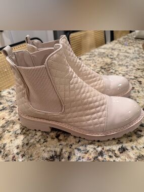 River Island Quilted Patent Chelsea Bootie in Nude Beige